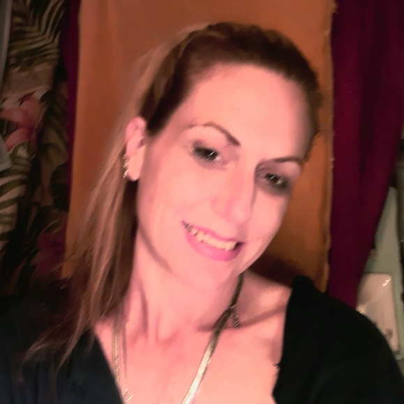 Meet your Posher, Holly - Picture 1 of 1